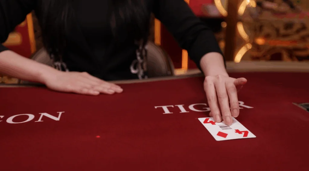 how to play Dragon Tiger game